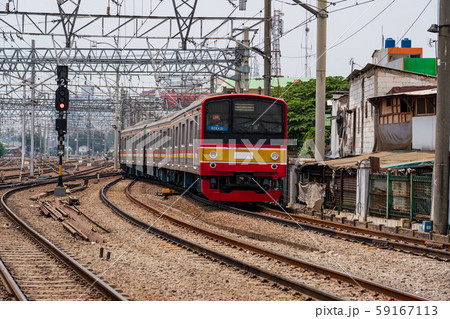 ジャカルタ・コタ駅と日本製の電車 59167113