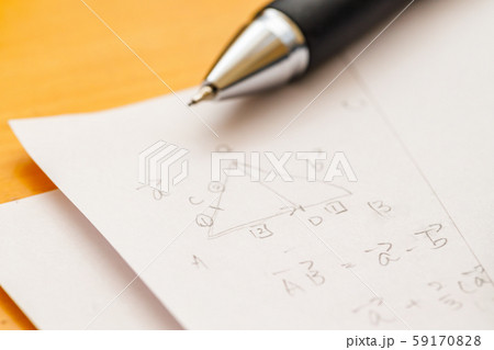 数学の問題とペンと電卓 59170828