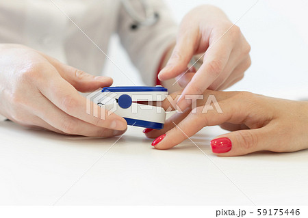 doctor puts a heart rate monitor on a patients 59175446