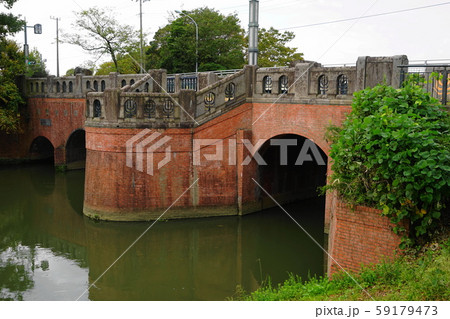 11月　葛飾04閘門橋･ﾚﾝｶﾞ造りのｱｰﾁ橋・明治42年完成 59179473