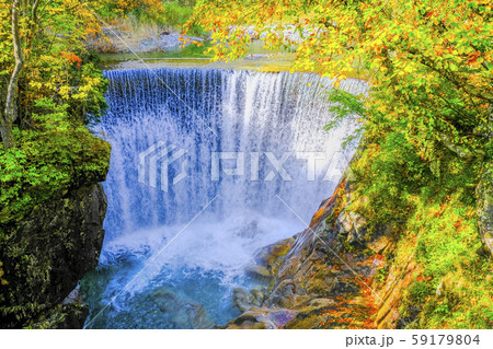 紅葉と湯吹きの滝2 紅葉と湯吹きの滝2 59179804
