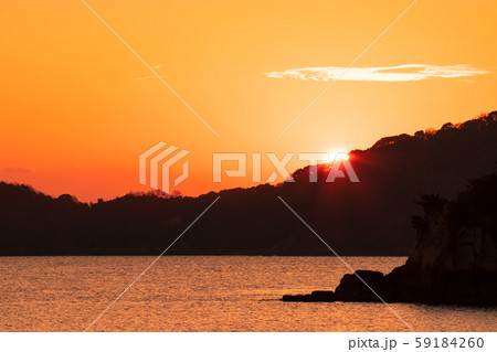 瀬戸内の日の出　倉橋島大浦崎海岸 59184260