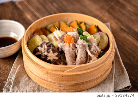 オーガニックポークの野菜巻き巻き蒸し オーガニックポークの野菜巻き巻き蒸し 59184574