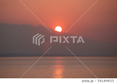 由比ガ浜の日の出【静岡県静岡市】 59184655