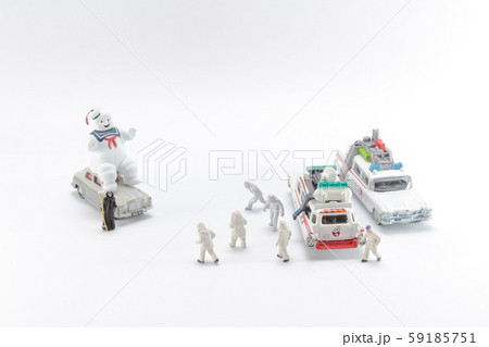 a Figurines of the ghostbusters on the white back a Figurines of the ghostbusters on the white back 59185751