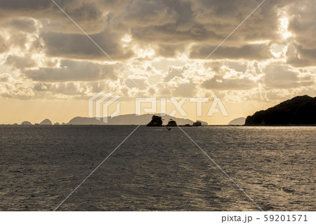 朝焼けの豊後水道 59201571