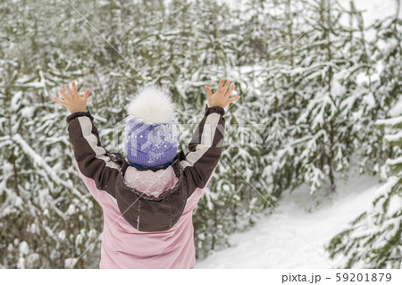 child with arms raised back child with arms raised back 59201879