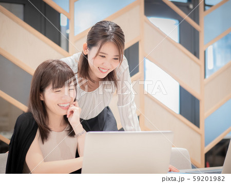 ビジネス　カジュアル　女性 59201982