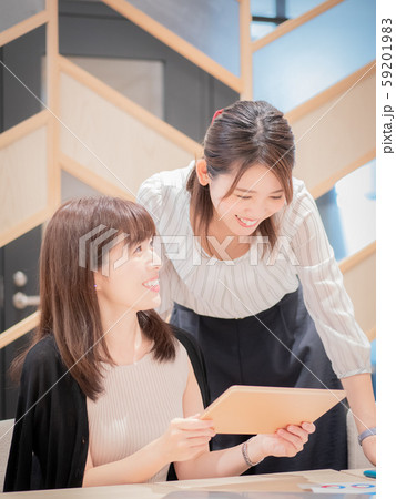 ビジネス　カジュアル　女性 59201983