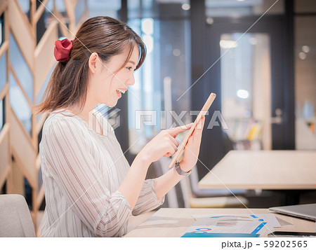タブレット 女性 タブレット 女性 59202565