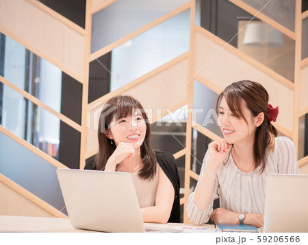カジュアル　ビジネス　女性 59206566