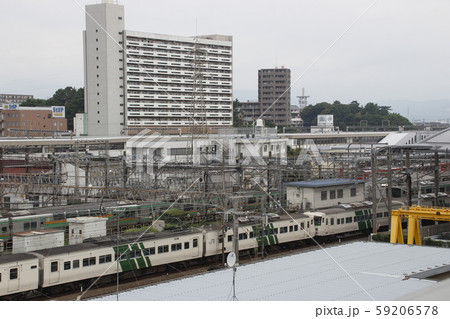 小田原駅を発車する特急踊り子 59206578