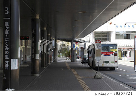 上越新幹線　上毛高原駅に停車中の関越交通バス 59207721