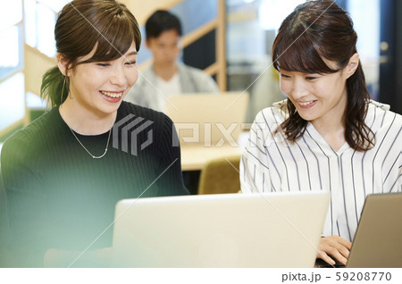 ビジネス　シェアオフィス　女性 59208770
