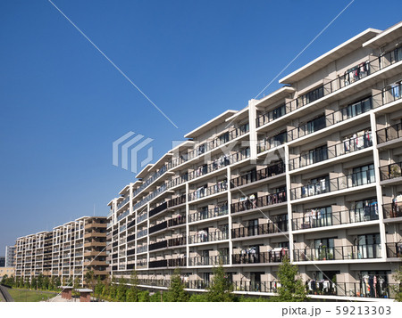 住宅街の大型マンション 59213303