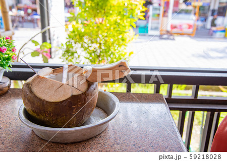 インドネシア バリ島 ココナッツのジュース インドネシア バリ島 ココナッツのジュース 59218028