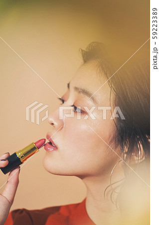 女性　ポートレート　ビューティー　メイク 59223389