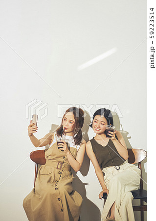 女性 友達 女性 友達 59223514