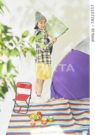 女性　アウトドア　ピクニック 59223557