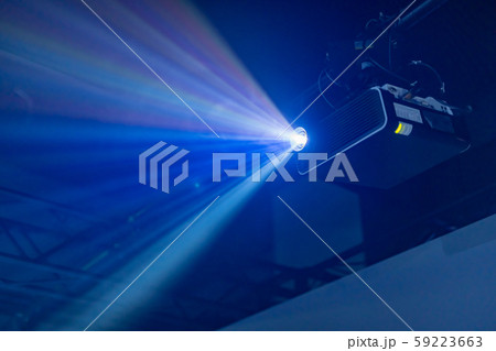 プロジェクター　暗い　闇 59223663