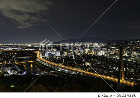 池田市の名所秀望台からの夜景、猪名川と阪神高速池田線、新猪名川大橋 59224336