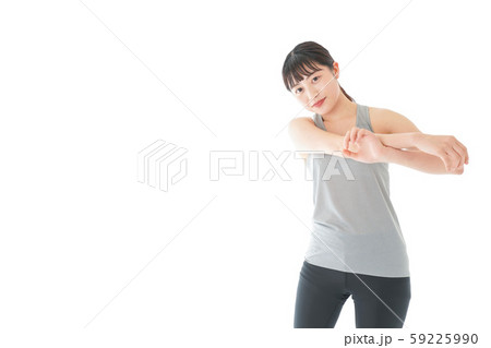トレーニングをする若い女性 トレーニングをする若い女性 59225990
