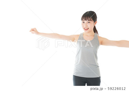 トレーニングをする若い女性 トレーニングをする若い女性 59226012