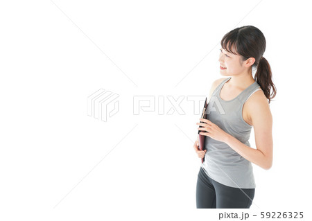 スポーツウェアを着た若い女性 スポーツウェアを着た若い女性 59226325