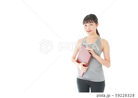 スポーツウェアを着た若い女性 スポーツウェアを着た若い女性 59226328