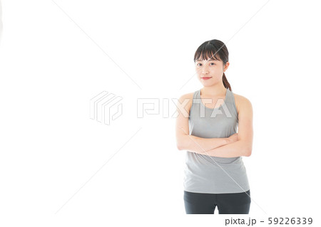 スポーツウェアを着た若い女性 スポーツウェアを着た若い女性 59226339