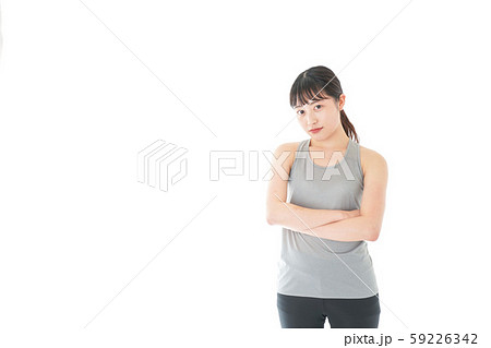 スポーツウェアを着た若い女性 スポーツウェアを着た若い女性 59226342