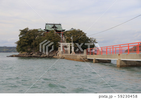 香川県三豊市三野町の子供の神様「津嶋神社」(海上から) 香川県三豊市三野町の子供の神様「津嶋神社」(海上から) 59230458