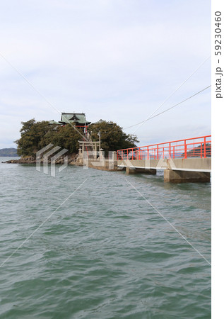 香川県三豊市三野町の子供の神様「津嶋神社」（海上から） 59230460