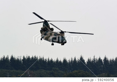 航空自衛隊のch 47j輸送ヘリコプターの写真素材