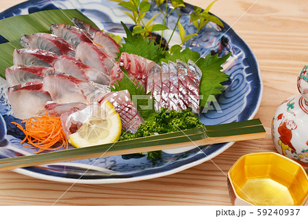 関あじの刺身で一献 59240937