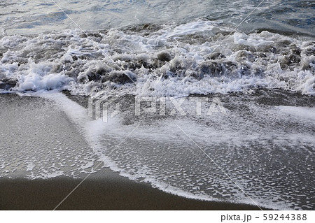 あそびーち石狩(石狩浜海水浴場)の波打ち際 あそびーち石狩(石狩浜海水浴場)の波打ち際 59244388
