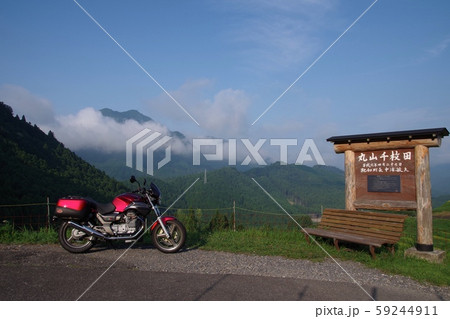 丸山千枚田へ　秋 59244911