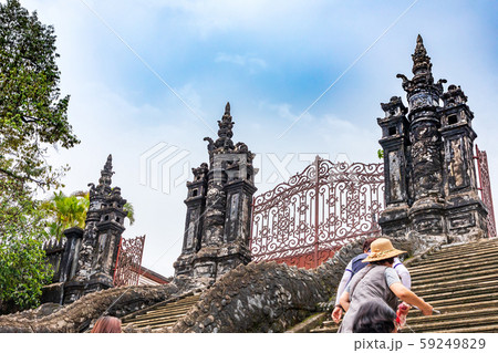 カイディン帝陵  拝庭への石段 ベトナム 59249829