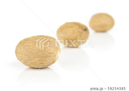 Dry brown nutmeg isolated on white 59254385