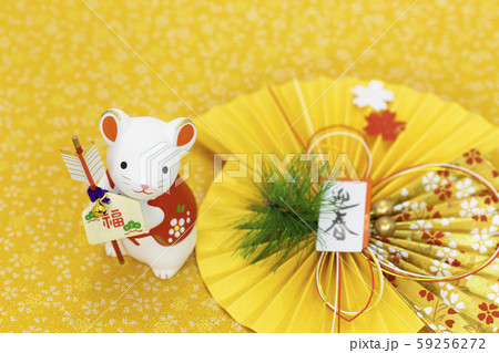 子年　年賀素材〜招福ねずみの置物　破魔矢持ち　扇子飾り 59256272