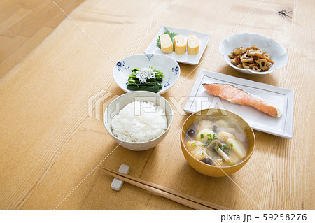 和食の朝食 59258276
