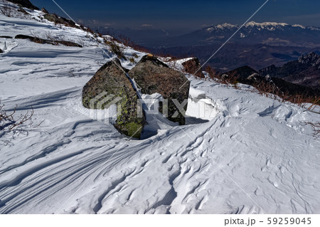 金峰山稜線の雪紋と八ヶ岳連峰の眺め 金峰山稜線の雪紋と八ヶ岳連峰の眺め 59259045