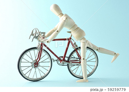 自転車に乗る 59259779