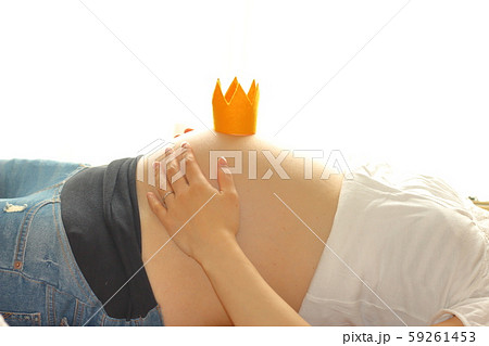 妊娠9カ月の妊婦 59261453