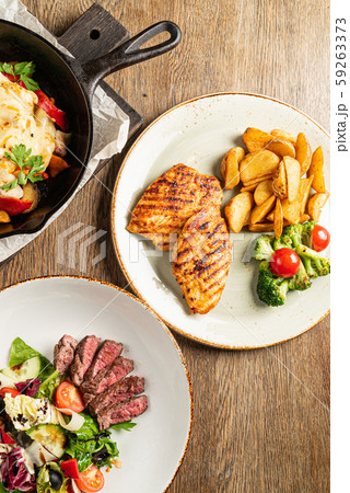 dinner set in the restaurant 59263373