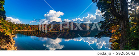 初秋 霧島 六観音御池 紅葉 59265642