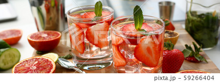 Strawberry punch home made cocktail closeup 59266404