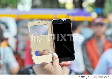 Close up Hand hold mobile phone with broken glass 59266597