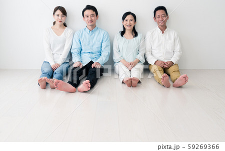 2世帯家族のイメージ 2世帯家族のイメージ 59269366
