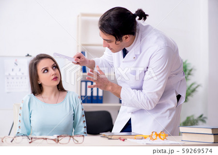 Young woman visiting male doctor oculist 59269574